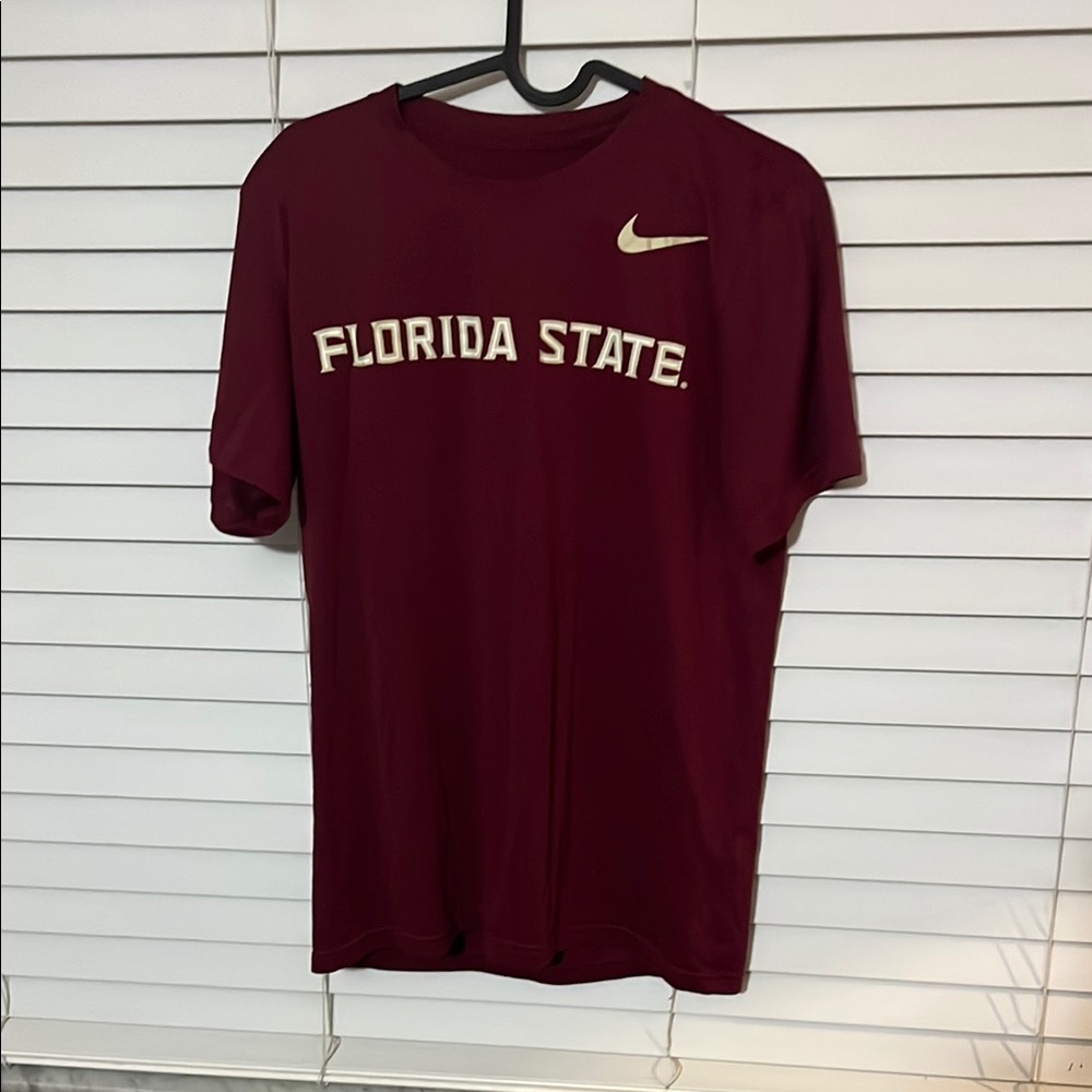 Nike garnet colored Short Sleeve Tee